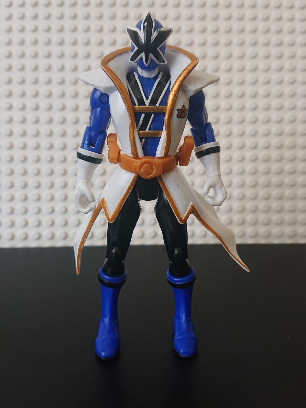 Power Rangers figure. Made by Bandai in 1995. Auto morphin head flipping green r
